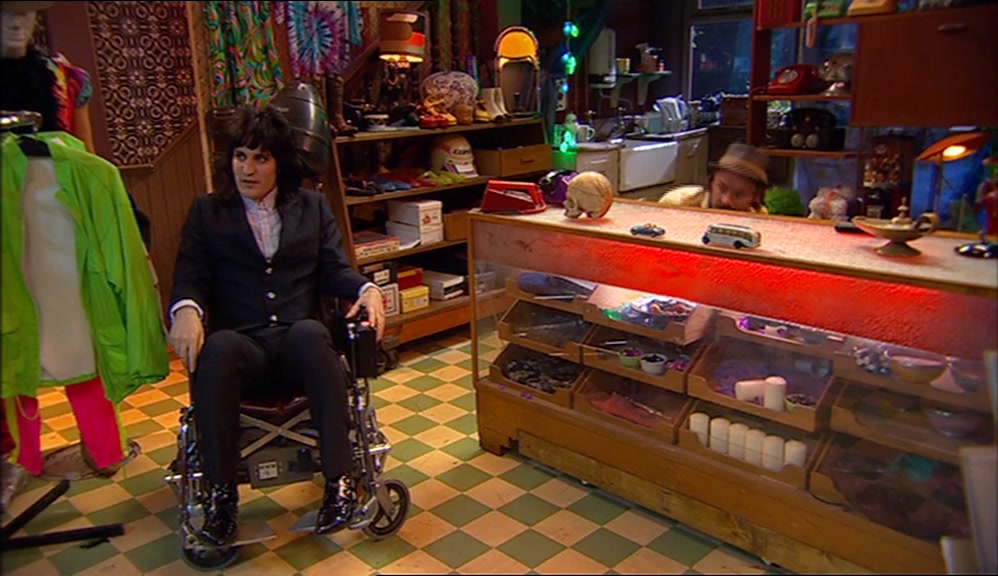 - HEY, VINCE. CUP OF TEA? - WHAT? 