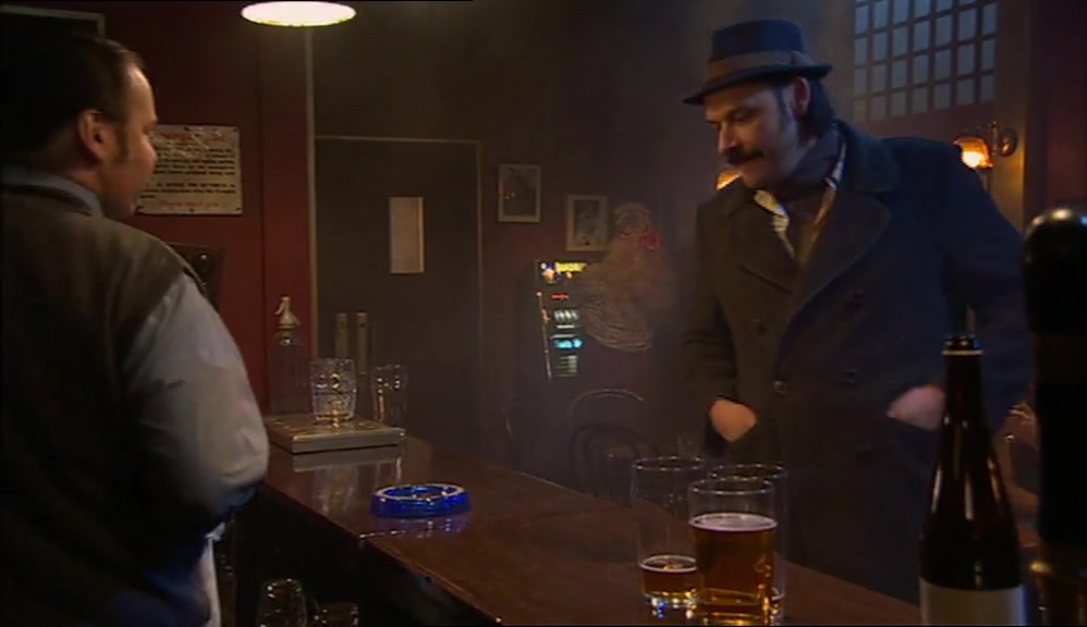 - AH, TOP OF THE EVENING TO YOU. - HI. 