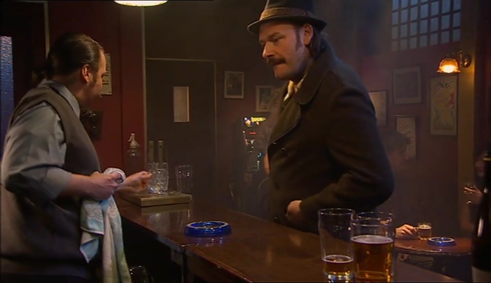 - AH, TOP OF THE EVENING TO YOU. - HI. 