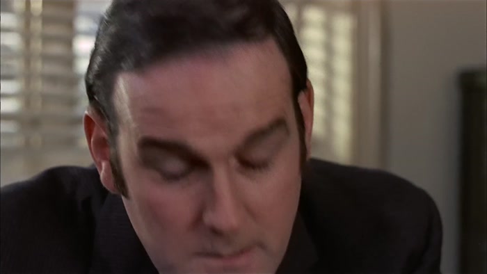 - I'VE SEEN'EM AT THE ZOO. - GOOD. 
