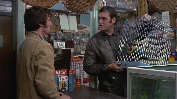 - THERE, HE MOVED. - NO, THAT WAS YOU PUSHING THE CAGE. 