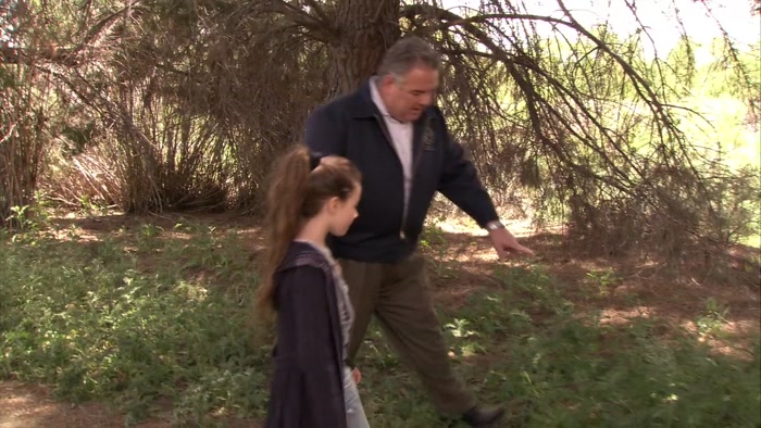 OKAY, NOW, SEE, HERE'S A GOOD EXAMPLE OF A PLANT THAT YOU CAN'T EAT. 