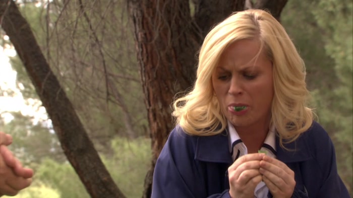 - OH, THAT'S BITTER. - LESLIE, YOU DON'T EAT IT. 