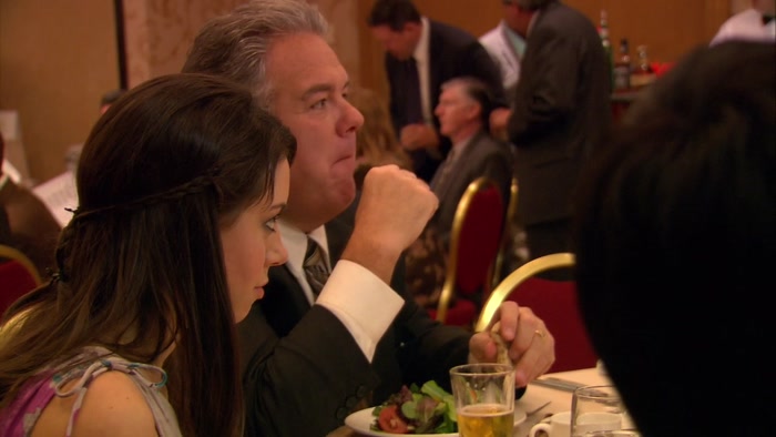 I LIKE YOUR HAIRDO, LESLIE.  
