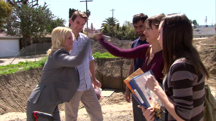 LESLIE AND THE PARK DEPARTMENT ARE BACK IN SESSION. 