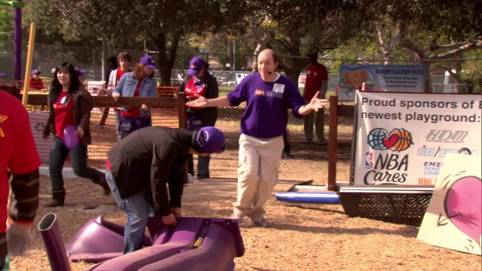 COME ON, PEOPLE! I SEE MORE GROUND THAN PLAYGROUND! 
