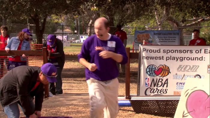 COME ON, PEOPLE! I SEE MORE GROUND THAN PLAYGROUND! 