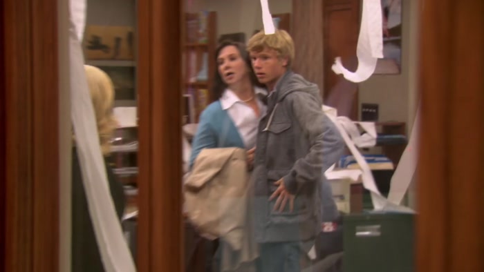 MRS. PIKITIS? HI, I'M LESLIE KNOPE, THIS IS OFFICER SANDERSON. 
