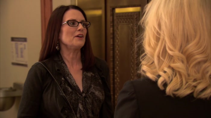 LES, THERE ARE TWO KINDS OF WOMEN IN THIS WORLD. 