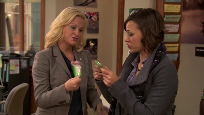 - THERE'S ONLY EIGHT GRAMS OF FAT. - YEAH. PER SERVING. 