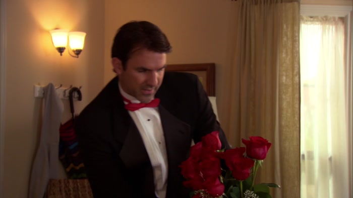 - SEE THAT? PERFUME. FOR THE LADY. - YEAH. OOH! OOH! 