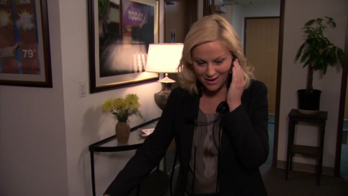 HEY, MARK. IT'S LESLIE. CHANGE OF PLANS. CAN YOU CALL ME BACK? 