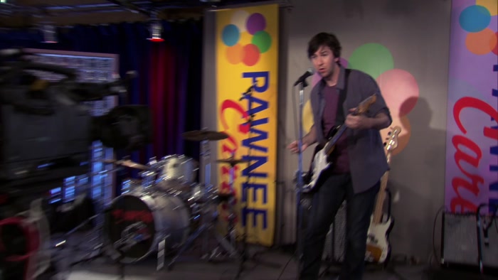 AND NOW, I'M GOING TO SEE HOW LONG I CAN HOLD A D CHORD. 