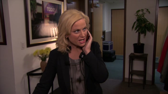 HEY, MARK. IT'S LESLIE. CHANGE OF PLANS. CAN YOU CALL ME BACK? 