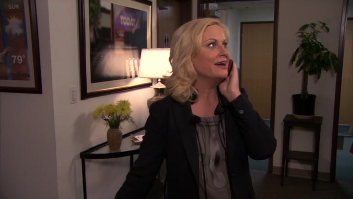 HEY, MARK. IT'S LESLIE. CHANGE OF PLANS. CAN YOU CALL ME BACK? 