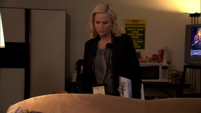 RON? RON. WAKE UP. RON, WAKE UP. IT'S LESLIE. 