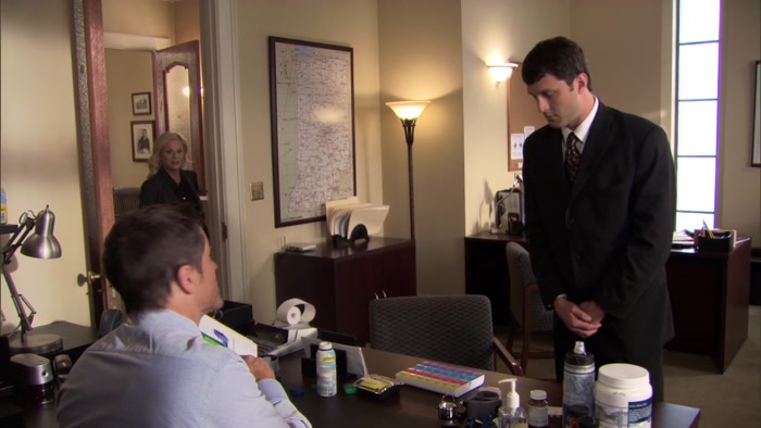 - HI CHRIS. - LESLIE KNOPE. 