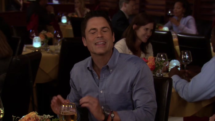 WE ARE ON A DATE. AND IT IS GOING PHENOMENALLY. 
