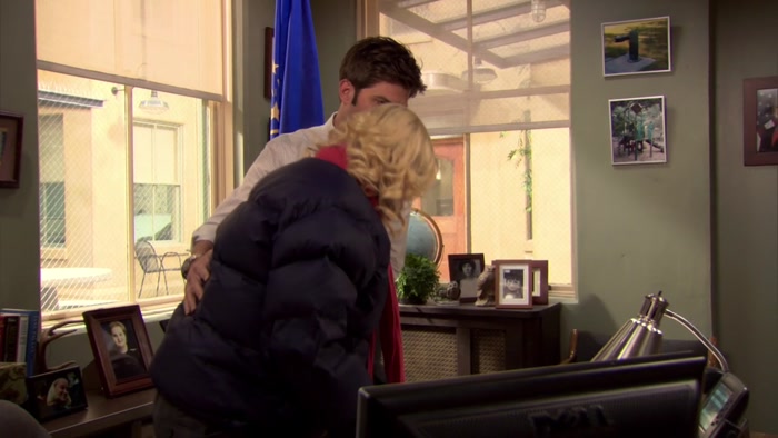 OH, GOD. NOW, I'M HOT. NOW, IT'S REALLY HOT IN HERE. 