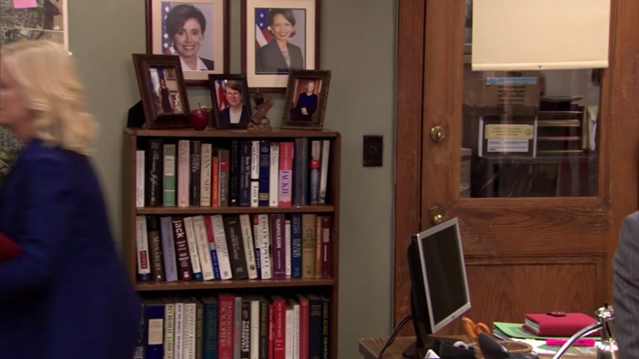 - READ TWILIGHT. HERE. - YEAH, THANKS. 