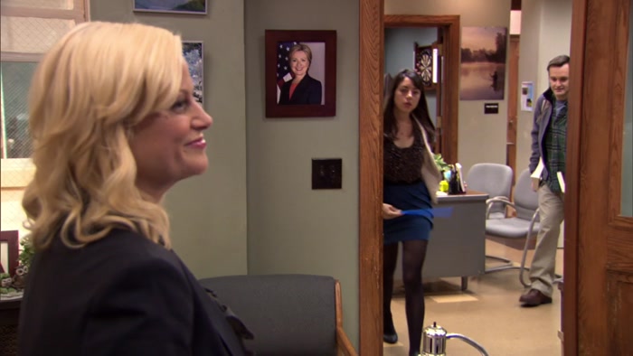 LESLIE, THIS GUY'S HERE.  