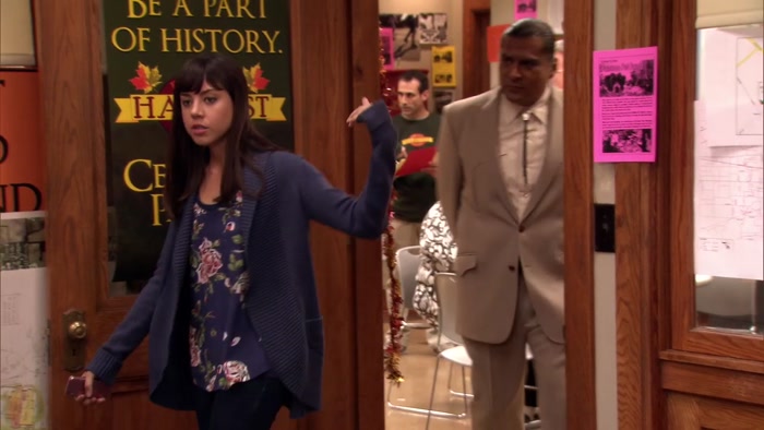 - EVERYONE. - THIS GUY'S HERE. 