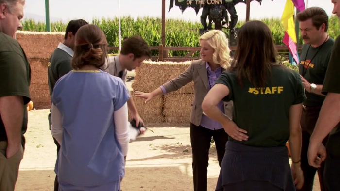 - I DON'T HOLD HANDS. - OKAY. 