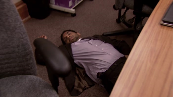 PLUS, IT'S ALWAYS FUN TO SEE TOM FAINT. 