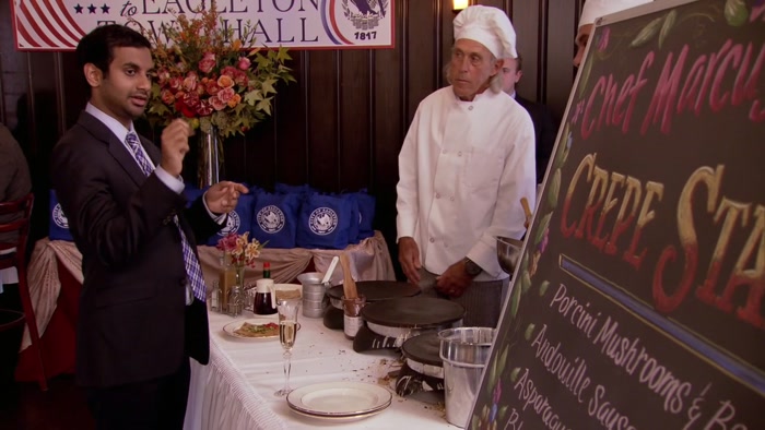 I THINK I'M GONNA GO WITH THE PORCINI MUSHROOMS AND BOURSIN, S'IL VOUS PLAîT. 