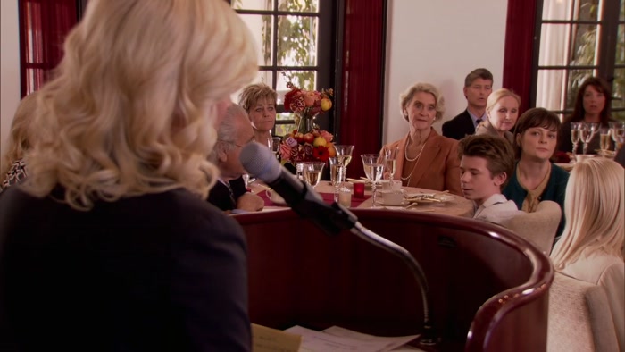 - I CAN WAVE WITH THIS ARM. - NO, YOU CAN'T. 
