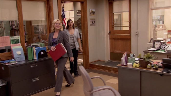 - LINDSAY! - LESLIE KNOPE. 