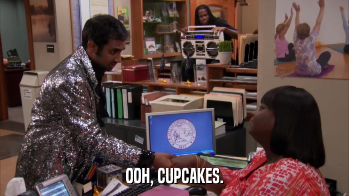 OOH, CUPCAKES.  