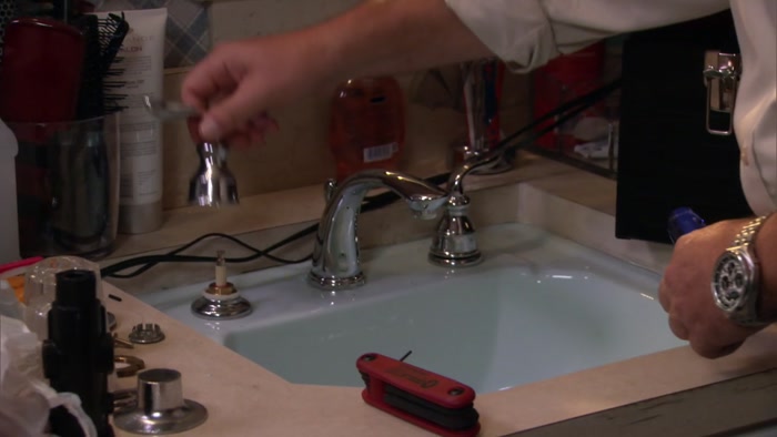 I'M REPLACING THE HANDLE.  