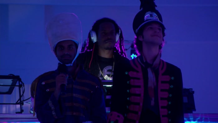 DRUM LINE, HIT IT!  