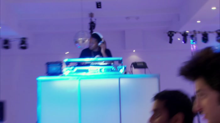 DJ BLUNTZ IS MIXING UP SOME NEW BEATS. 