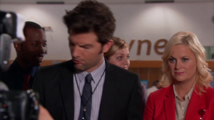 - YOU'RE IN THE SHOT. - OH, OF COURSE. 