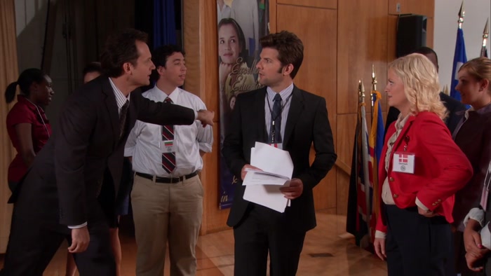 - YOU'RE IN THE SHOT. - OH, OF COURSE. 