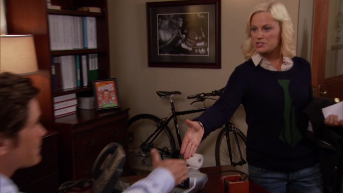 - NICE TO MEET YOU. - HI, LESLIE. 