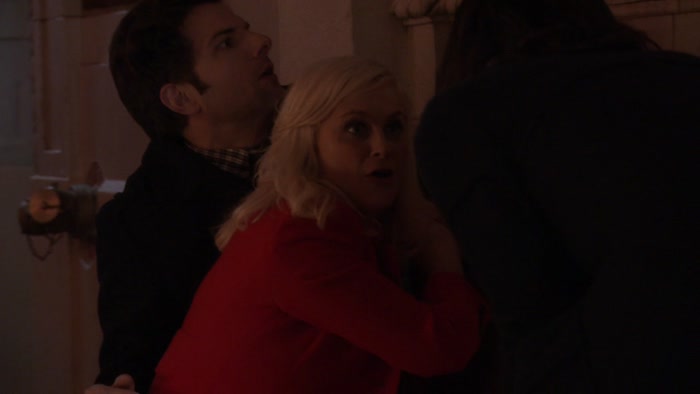 - TOM AND ANN ARE ON A DATE. - I KNOW. 