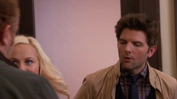 - OH, HEY. - NICE TO MEET YOU. 