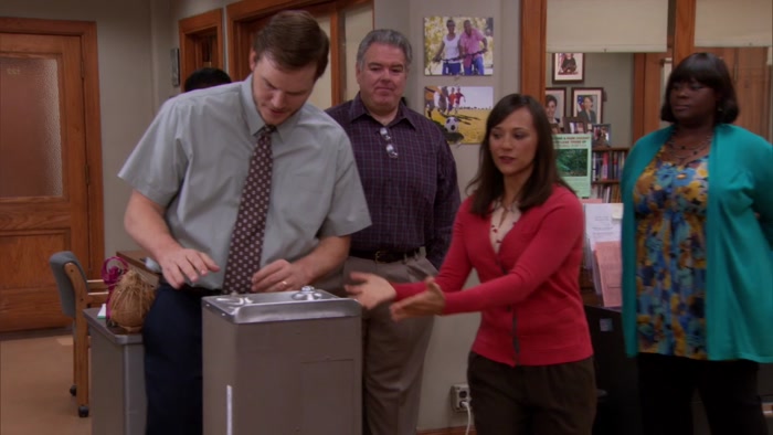 PRESENTING THE AMAZING SPOUTLESS FOUNTAIN. 