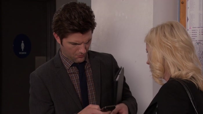 - UH-HUH. - I DON'T SEEM DISTRACTED 