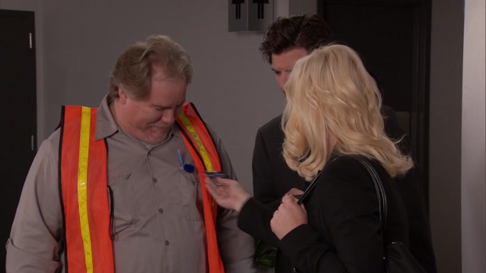 - SECURITY SWIPE AND EVERYTHING. - WOW, LOOK AT THAT. 