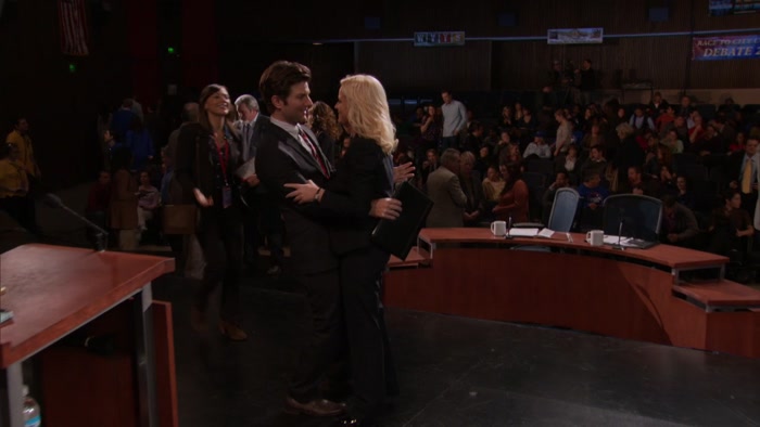 - LESLIE! - HEY! 