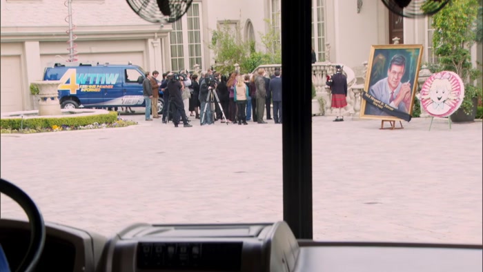 OH, MY GOD, WHY ARE THERE SO MANY PEOPLE HERE? 