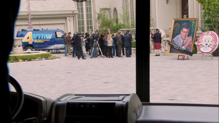 OH, MY GOD, WHY ARE THERE SO MANY PEOPLE HERE? 