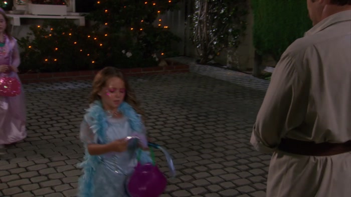 RON, ZOE BROKE MY TIARA!  