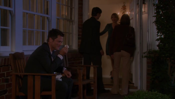 - HEY, YOU GUYS, COME ON IN. - THANK YOU. 