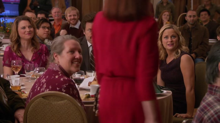 WHAT A COINKY-DINKY. LOOK, WE'RE SITTING AT THE SAME TABLE! 
