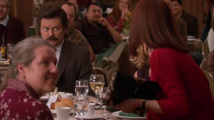 WHAT A COINKY-DINKY. LOOK, WE'RE SITTING AT THE SAME TABLE! 